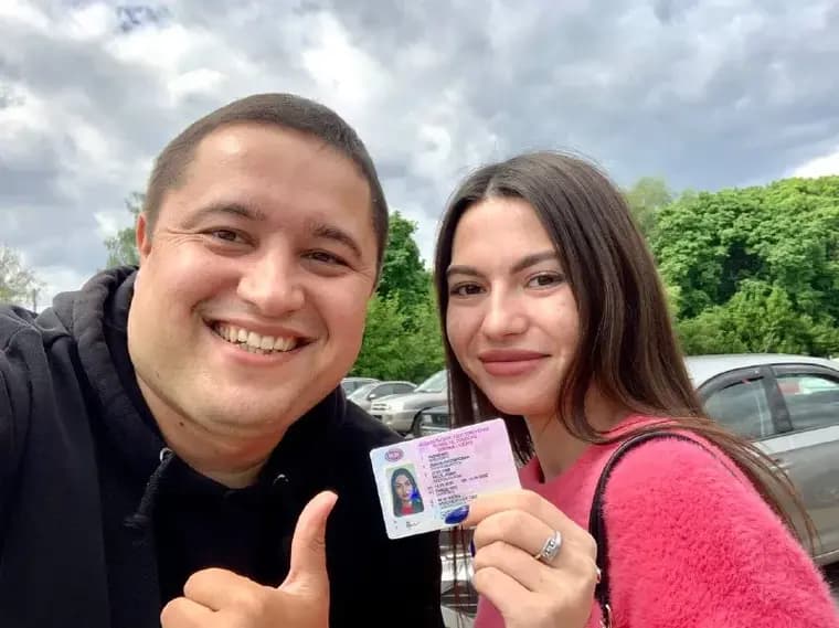 Выпускник автошколы Ягуар с правами